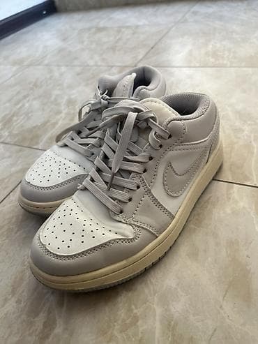 tech flecee nike: Кроссовки низкие, светло‑серо‑белая гамма с кремовым кантом подошвы — 5