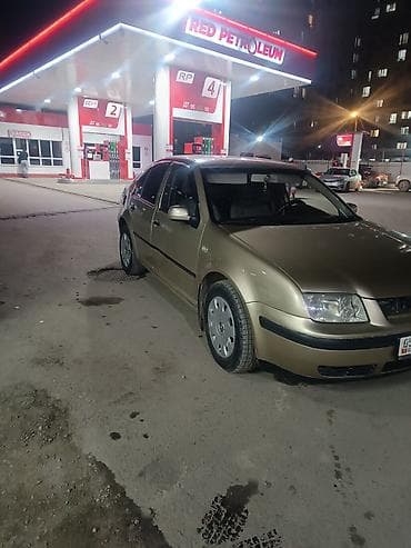 Volkswagen Bora: 2001 г., 1.6 л, Механика, Бензин, Седан