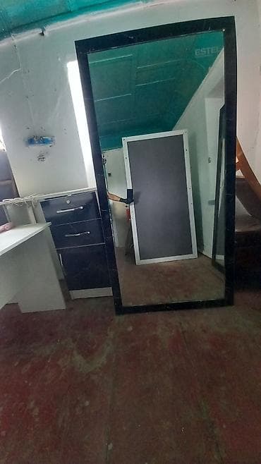 малярный стол: Парикмахерское оборудование комплектом. Состав: - Маникюрный стол — 4