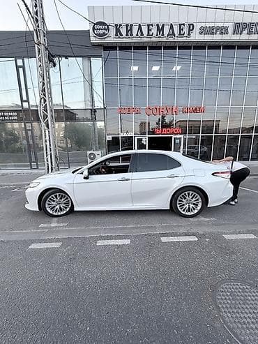 Транспорт: Toyota Camry: 2019 г., 2.5 л, Автомат, Бензин, Седан — 3