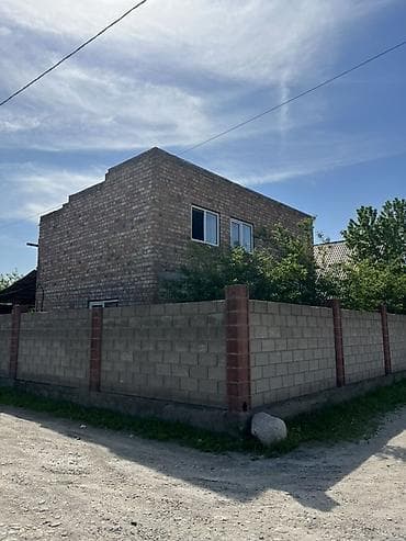 Продаётся кирпичный дом с участком и капитальным забором из блоков
