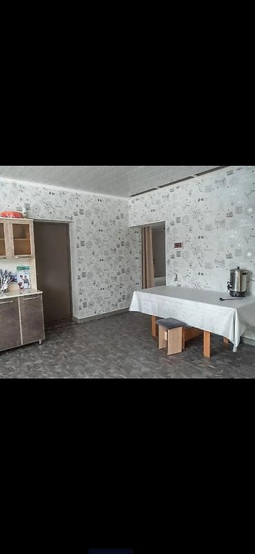 дом в токмаке: 65 м², 3 комнаты, Забор, огорожен — 1