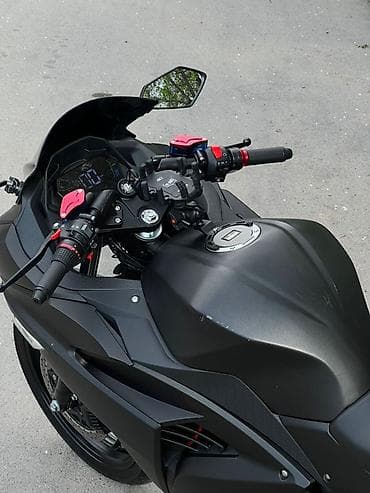 выхлоп акропович: Спортивный мотоцикл в агрессивном пластиковом обвесе, цвет матовый — 4