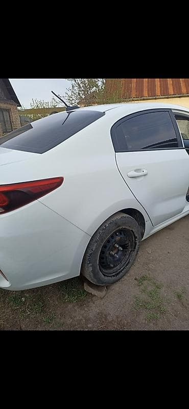 Транспорт: Kia Rio: 2019 г., 1.4 л, Механика, Бензин, Седан — 4