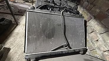 радиатор охлаждение: Радиатор охлаждения двигателя для автомобиля. Особенности: - — 1