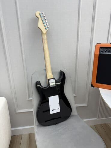 купить струны для гитары: Электрогитара новая. Тип стратокастер, ST, Stratocaster. В комплекте — 3