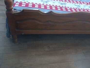 садовая техника: Двуспальная кровать, Б/у, С матрасом, длина - 210 см — 9