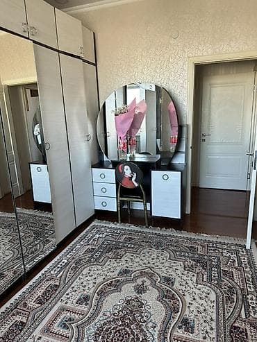 квартира на длительный срок: 4 комнаты, Собственник — 10