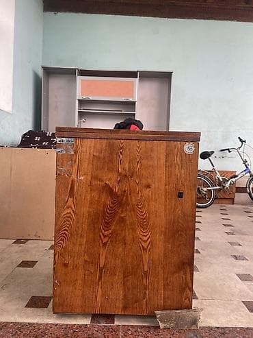 стиральная машина б: Швейная машина в шкафу-тумбе - Электромеханическая швейная машина — 1