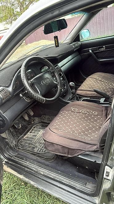 Audi A6: 1994 г., 2.6 л, Механика, Бензин, Седан