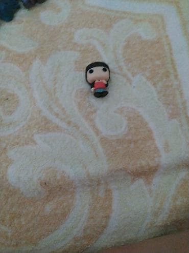 Миниатюрная фигурка-брелок в стиле chibi/Funko: персонаж с черными