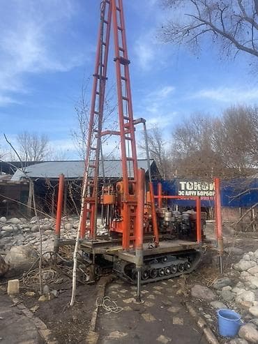 Буровая установка на гусеничном ходу Описание: - Передвижная буровая
