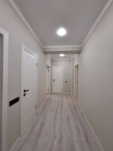 построить футбольное поле цена: Светлая современная отделка квартиры в нейтральной гамме. - Полы — 1