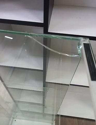 Соода жабдуулары: Стеклянная торговая витрина с нижними выдвижными ящиками — 2