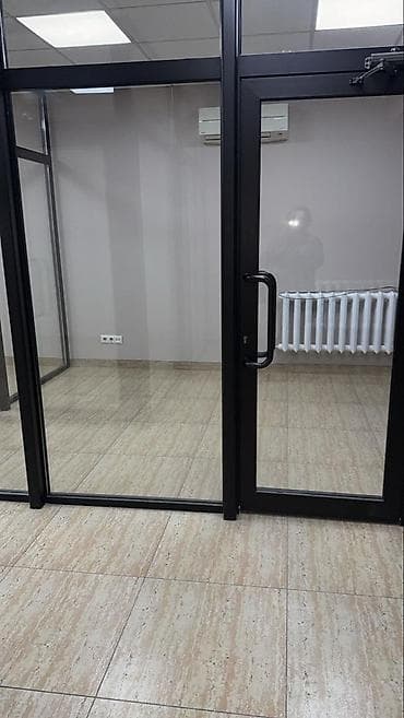 сдается гостиница: Аренда офисов, 70 м², В жилом комплексе, 1 линия, С отдельной кухней, С отдельным входом — 2