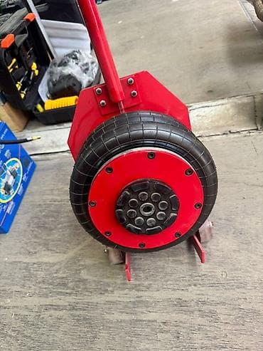 Пневмоподкатной домкрат «Balloon type jack». - Тип: пневмодомкрат