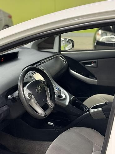 тайота приус 2015: Toyota Prius: 2015 г., Гибрид, Хэтчбэк — 9