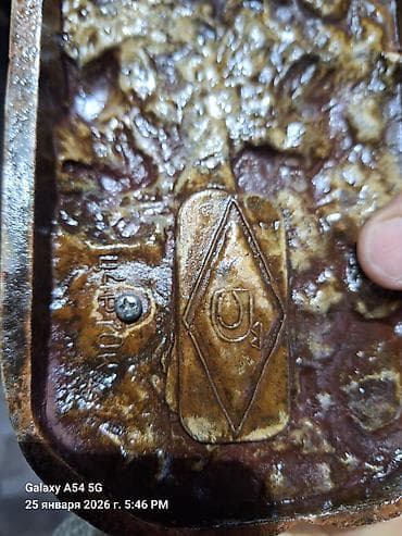 металлические уголки: Статуэтка чугунная сеттер, в обмеднении 10000с.тоголок молдо — 10