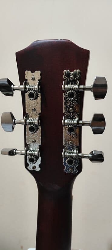 Ковролин: Акустическая гитара с вырезом (тип корпуса Dreadnought Cutaway), 6 — 7