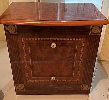 Спальный гарнитур в классическом стиле, отделка под корень дерева с