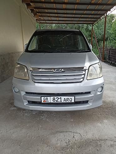 daf 2013: Toyota Noah: 2003 г., 2 л, Автомат, Бензин, Минивэн — 1