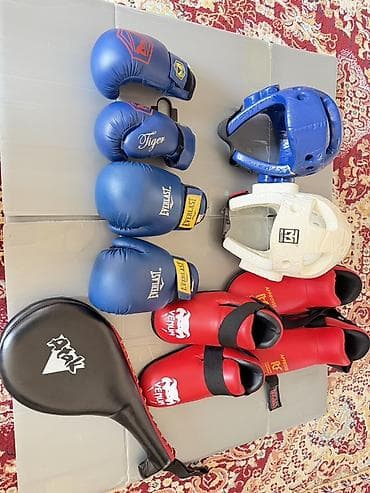 боевое самбо: Комплект экипировки для таэквондо/кикбоксинга Состав набора: - Добок — 3