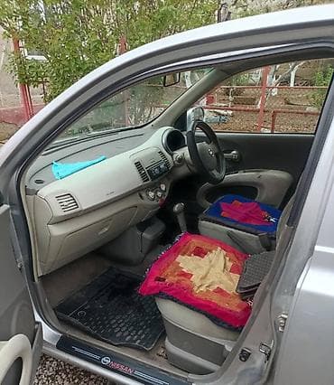 audi 4: Nissan March: 2001 г., 1.2 л, Автомат, Бензин, Хэтчбэк — 4