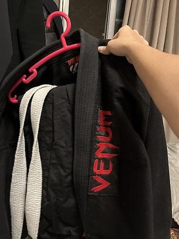 бу вещи в канте: Кимоно для бразильского джиу‑джитсу Venum (черное) с нашивками VENUM — 1