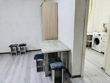 коттеджи продаю: - Планировка: светлая комната с окном и радиатором отопления — 5