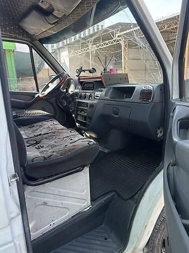 Унаа: Жеңил жүк ташуучу унаа, Mercedes-Benz, Стандарт, 2 т, Колдонулган — 3