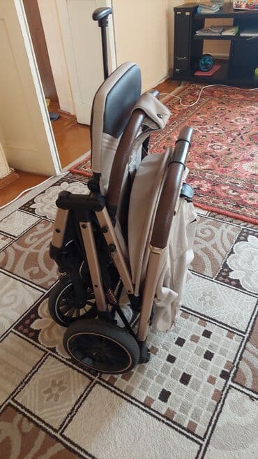 Коляска, цвет - Золотой