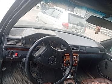 гур 124: Mercedes-Benz W124: 1993 г., Кол менен иштөөчү, Седан — 2