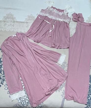 Продаю комплект в роддом, либо просто для дома . Очень нежный и