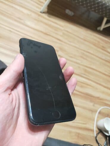 обмен на 8: IPhone SE 2020, Б/у, 64 ГБ, Черный, Чехол, 78 % — 3