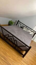 ковры ош: Металлический каркас кровати, минималистичный дизайн - Материал — 7