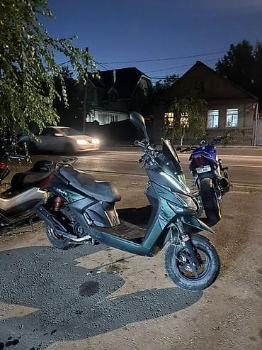 Скутер ZHWEKI (модель «Dinamо» по наклейке) 150 см³, автомат (CVT)