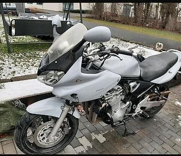 suzuki 600: Спортбайк Suzuki, 600 куб. см, Бензин, Взрослый — 1