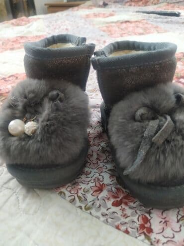 демисезонная детская обувь 22 размера: Продаю детские угги. Качество и состояние отличное, мех натуральный — 1