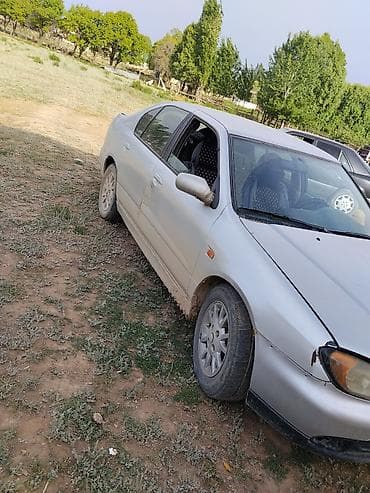 gac aion v: Nissan Primera: 2000 г., Механика, Бензин, Седан — 3