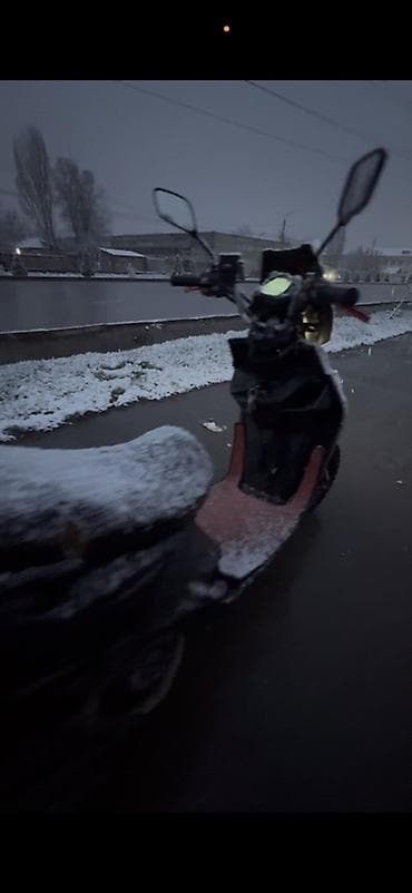 ютто 250: Скутер/мопед городского типа - Компоновка: классический скутер с — 2