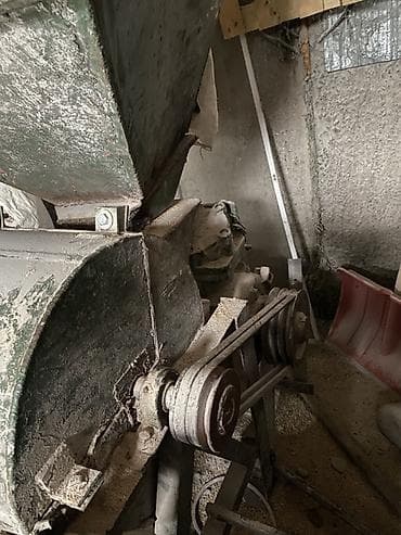 Оборудование для производства: Срочно продаю кармовой Драбилка очень хорошая состояние 100000 тысяч — 6