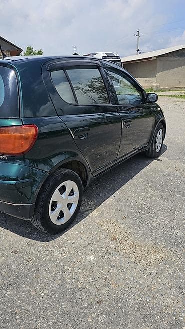 Транспорт: Toyota Yaris: 2004 г., 0.1 - engine capacity л, Кол менен иштөөчү, Бензин, Хетчбек — 4