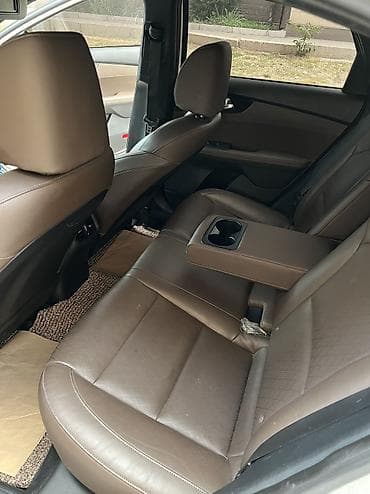 күзгү: Kia K3: 2019 г., Бензин, Седан — 6