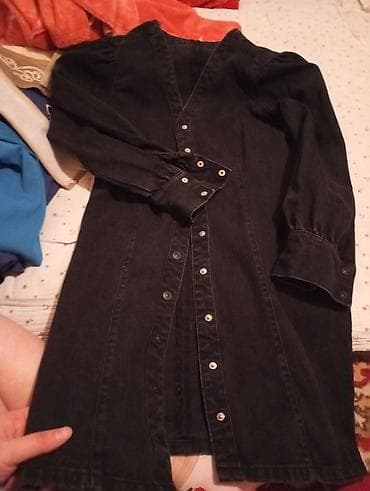 Джинсовое платье-рубашка черного цвета. - Материал: плотный деним. - at lalafo.kg Джинсовое платье-рубашка черного цвета. - Материал: плотный деним. -