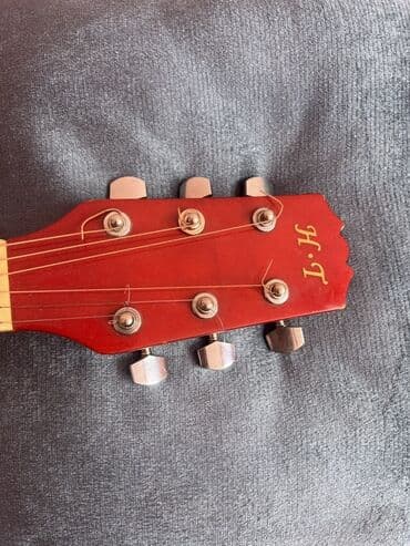 Гитары: Акустическая гитара H&T (модель указана на внутренней этикетке) — 3