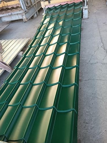 Металлочерепица: Металлочерепица (профиль «волна»), зеленый глянец RAL 6005. - — 2