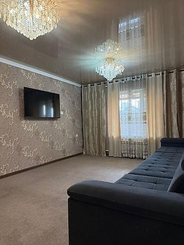 Дом с отдельным двором и навесом для авто - Просторная гостиная