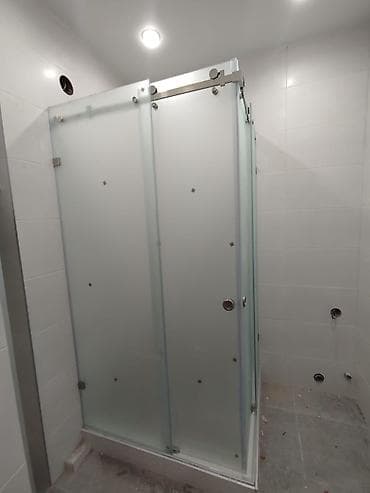 изготовление сейфов под заказ: Стеклянные перегородки и душевые ограждения под заказ - Изготовление — 2