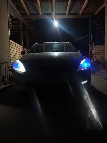 продаю эвакуатор: Hyundai Solaris: 2015 г., 1.4 л, Автомат, Бензин, Седан — 5