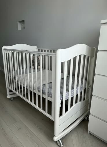 Детская кроватка белого цвета - Материал: бук производство Россия at lalafo.kg Детская кроватка белого цвета - Материал: бук производство Россия